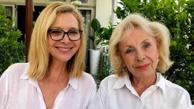 Friends star Lisa Kudrow recalls eerie moments after her mother Nedra Stern's death, says she believes her late mom 'texted' her from beyond: 'It happened three times' Friends star Lisa Kudrow recalls eerie moments after her mother Nedra Stern's death, says she believes her late mom 'texted' her from beyond: 'It happened three times'