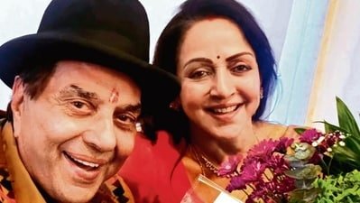 Hema Malini with late husband, actor Dharmendra. Hema Malini with late husband, actor Dharmendra.