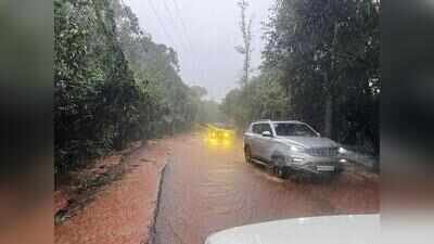 Mahabaleshwar was lashed by cloudburst-like rain on Tuesday, recording 403mm in 24 hours and a staggering 916mm over the past 48 hours 500-600mm rain continues to batter Western Ghats in Maharashtra; Mahabaleshwar among worst hit