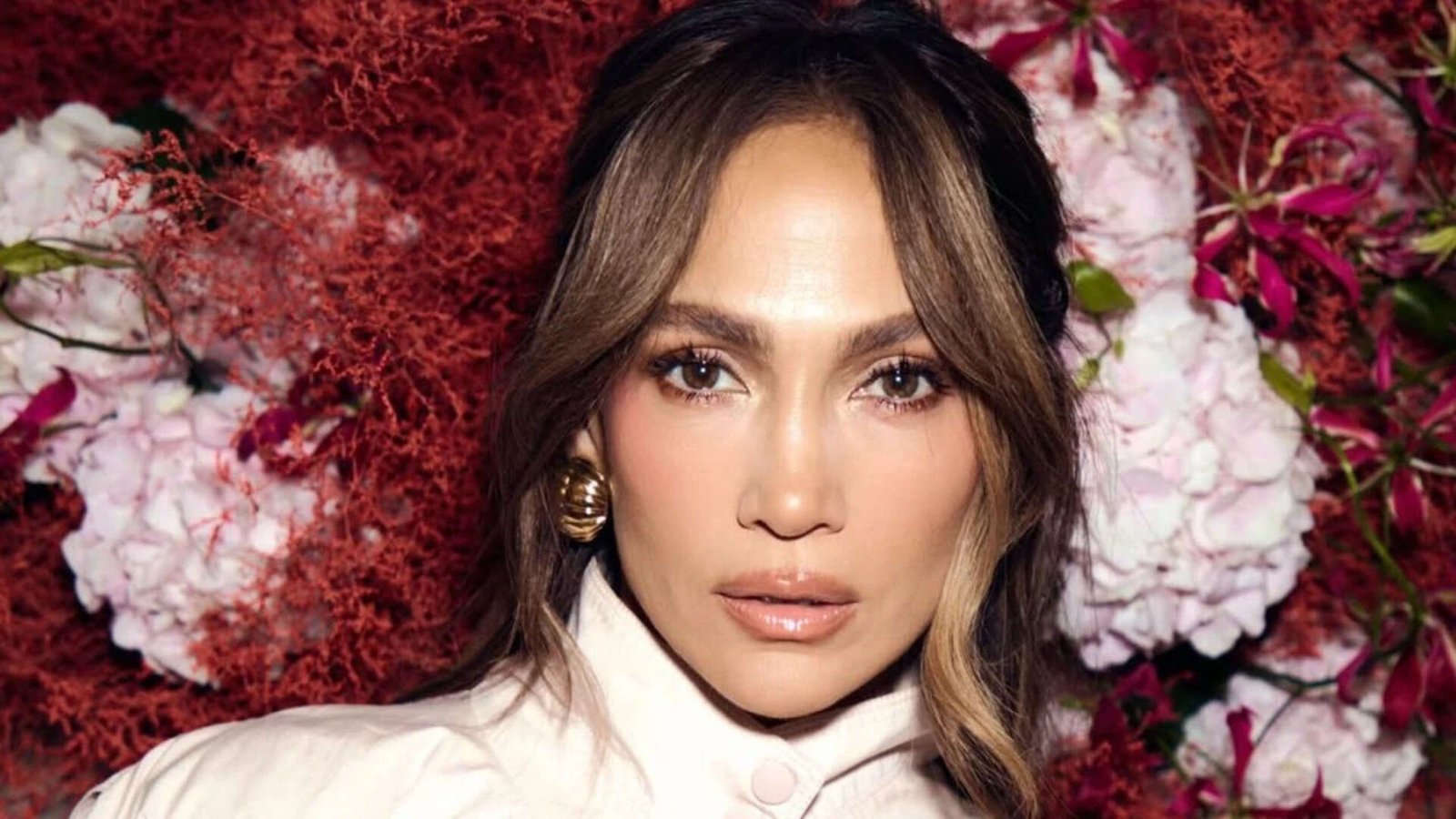 Jennifer Lopez shuts down Brett Goldstein romance rumours
