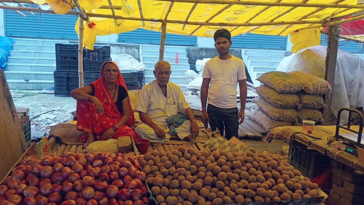 Jhandu Kumar's parents with his brother Kundan at their vegetable shop