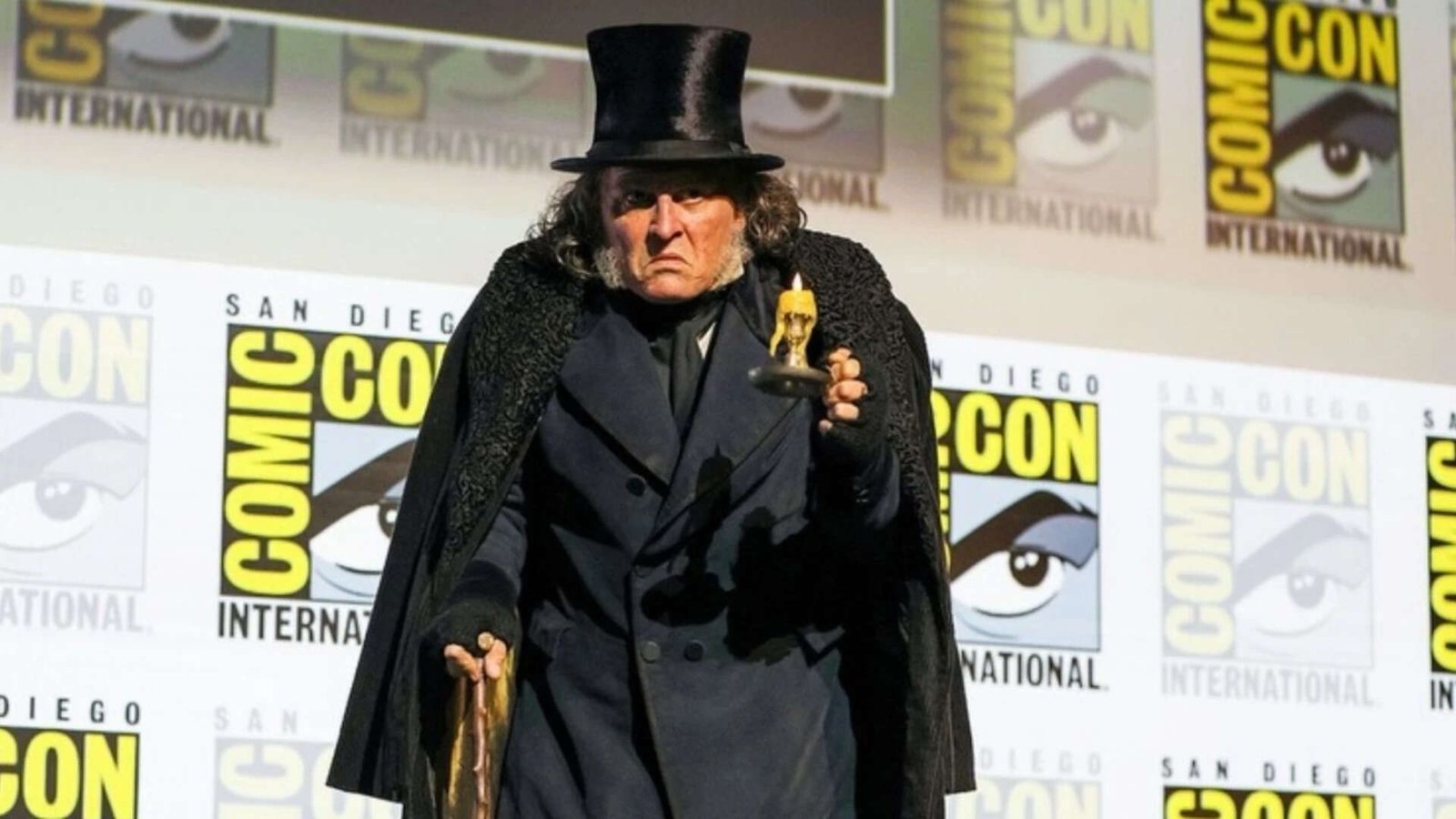 Johnny Depp promoted 'Ebenezer' in character at Comic-Con<br>