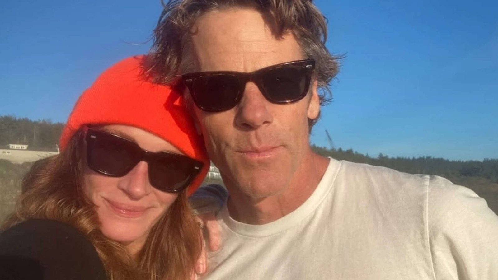 Julia Roberts' enduring love story with Danny Moder