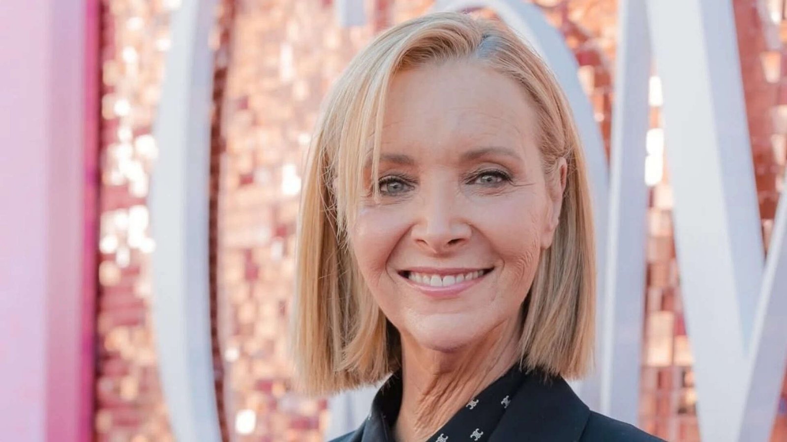 Lisa Kudrow reflects on grieving her mother during the pandemic