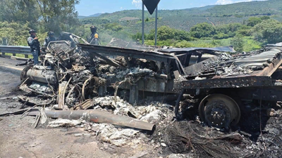 The truck rammed into stationary vehicles that had gathered at the scene of an earlier collision involving two cargo trucks. Mexico highway crash kills 9, injures 10 after truck slams into emergency response vehicles