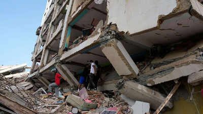 Photo credit: AP Venezuela quake survivors seek food, shelter as toll rises to nearly 2,000