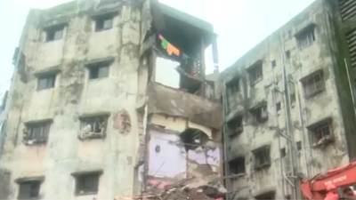 4-storey building partially collapses near Mumbai, 1 dead, several feared trapped