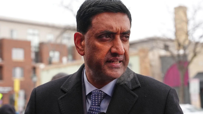The Democrat said settlers carrying US-made M4 rifles blocked his group's vehicle during a visit to the occupied West Bank (File photo) US lawmaker Ro Khanna says Israeli settlers armed with US-made rifles detained him in West Bank