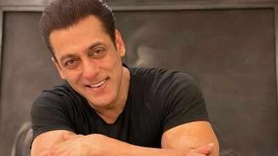 Salman Khan inaugurates SRA Digital Centre in Mumbai, distributes home keys to over 50 rehabilitation beneficiaries Salman Khan inaugurates SRA Digital Centre in Mumbai, distributes home keys to over 50 rehabilitation beneficiaries
