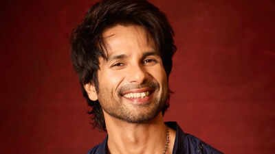 Shahid Kapoor insisted on air purifiers during Delhi schedule of 'Cocktail 2' amid poor AQI, crew member claims: 'Would just take off the mask before the shot' Shahid Kapoor insisted on air purifiers during Delhi schedule of 'Cocktail 2' amid poor AQI, crew member claims: 'Would just take off the mask before the shot'
