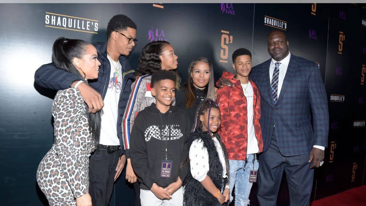 Shaunie Henderson and Shaquille O'Neal with their kids
