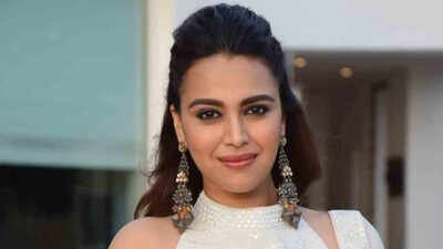 Swara Bhasker alleges Mumbai Police detained husband Fahad Ahmad during CJP protest at Chaityabhoomi, shares videos online Swara Bhasker alleges Mumbai Police detained husband Fahad Ahmad during CJP protest at Chaityabhoomi, shares videos online