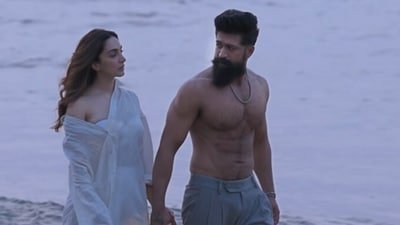 Kiara Advani and Yash in a still from Tabaahi music video. Kiara Advani and Yash in a still from Tabaahi music video.