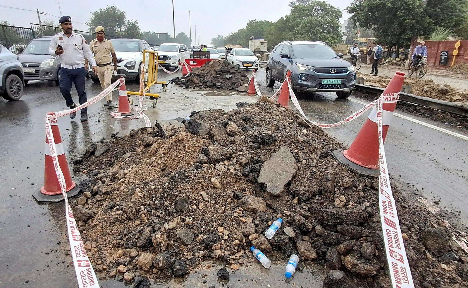 Traffic snarls on Delhi-Gurugram Expressway after carriageway caves in.