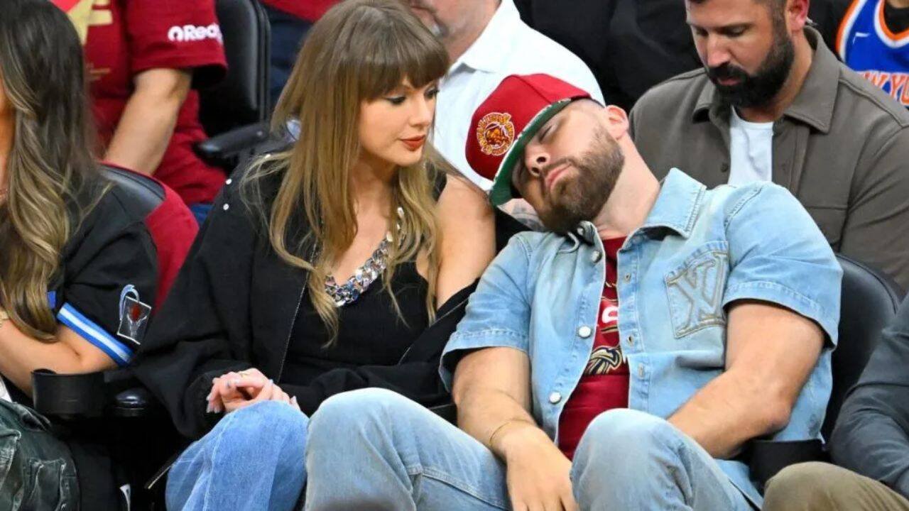 Travis Kelce dozing on Taylor Swift’s shoulder