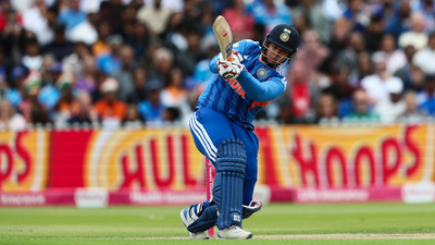 Vaibhav Sooryavanshi (Image: Cricbuzz/X) Watch: Vaibhav Sooryavanshi welcomes Jofra Archer with a stunning six on India debut