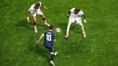 Argentina's Lionel Messi (10) controls the ball as England's Nico O'Reilly (3) and Djed Spence (25) defend during the World Cup semifinal match between England and Argentina in Atlanta, Wednesday, July 15, 2026. How Lionel Messi's Argentina punished England's retreat to turn FIFA World Cup semifinal on its head in 10 minutes