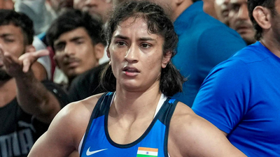 Delhi high court closes Vinesh Phogat petition as infructuous Vinesh Phogat Asian Games trials case: Delhi HC disposes wrestler's plea, directs WFI to decide in 2 weeks