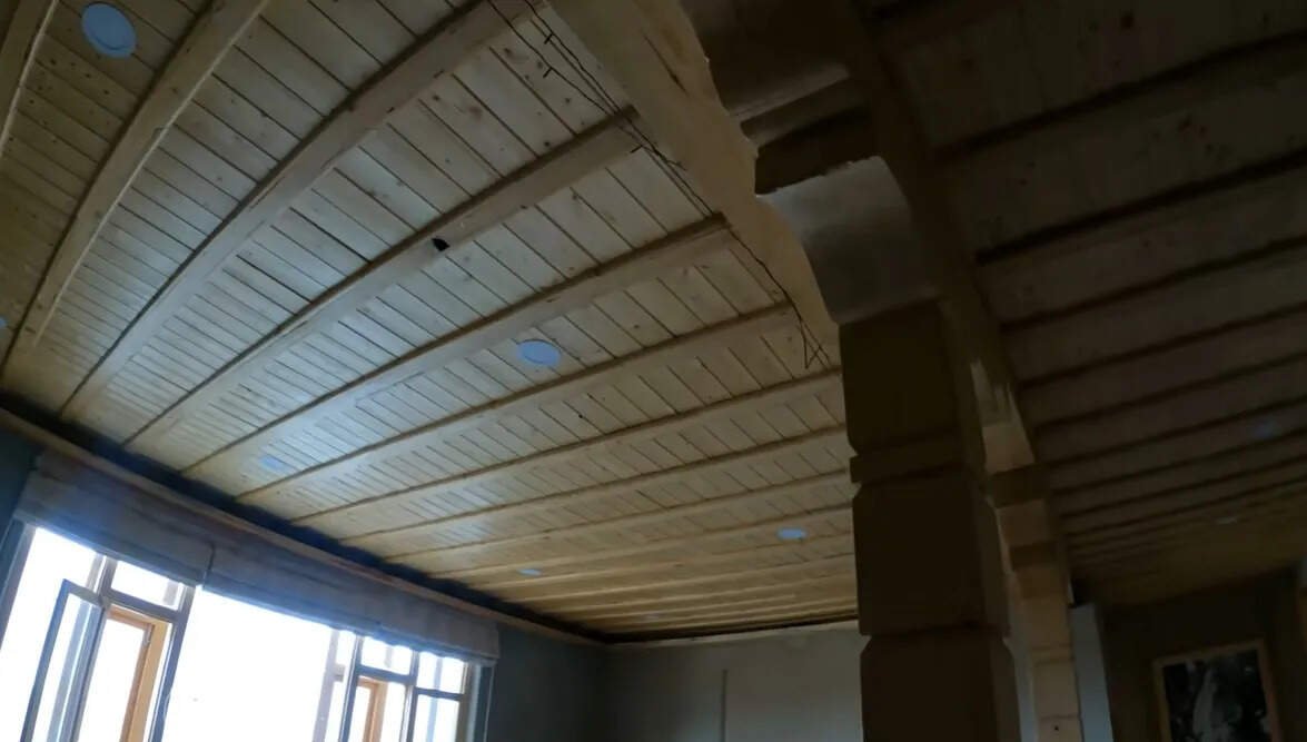 While-the-walls-are-made-of-mud-the-roof-is-made-of-wood.
