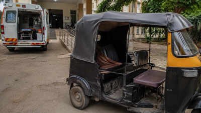 Woman gave birth to quadruplets in an auto-rickshaw while en route to a hospital. All four newborns tragically died (AI-generated image used for representational purposes) Woman gives birth to quadruplets in auto, all 4 newborns die