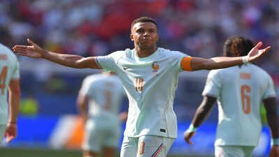 France's Kylian Mbappe (10) celebrates scoring the opening goal during the World Cup quarterfinal soccer match between France and Morocco in Foxborough, Mass., near Boston, Thursday, July 9, 2026. (AP Photo/Steven Senne) Mbappé magic and Dembélé finish end Morocco's run as France cruise into another World Cup semi-final