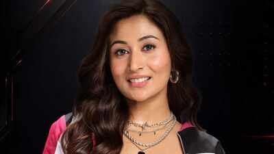 Shreya Kalra has triumphed in the electrifying finale of Lock Upp 2, being crowned the champion along with a lucrative cash prize of one crore rupees. Shivangi Joshi finished as the first runner-up in a nail-biting race where only seven votes distinguished the two finalists. As the news broke, fans expressed a spectrum of emotions, praising Kalra's accomplishment while showing admiration for Joshi's remarkable journey in the competition. Lock Upp 2: Shreya Kalra lifts the trophy of the captive reality show; takes home Rs 1 crore