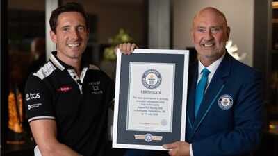 Jaguar TCS Racing sets World Record 29 Runners, 100km, One giant Jaguar: Jaguar TCS Racing sets World Record<i></i>