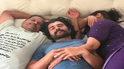 Mumbai, Aug 19 (IANS) Southern heartthrob Vijay Deverakonda decided to spend the day chilling with his parents as his shoot got cancelled due to rain. From cancelled shoot to childhood comfort: Vijay Deverakonda’s sweet rainy-day escape goes viral