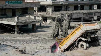 Search on for missing people as Nepal flood toll rises Nepal floods: No contact with 288 Indians in Nepal, another 200 stranded on China side - key points