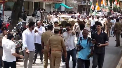 Congress workers held during E20 fuel protest outside Gadkari's Nagpur residence Congress workers detained while protesting E20 fuel outside Gadkari's residence: Watch