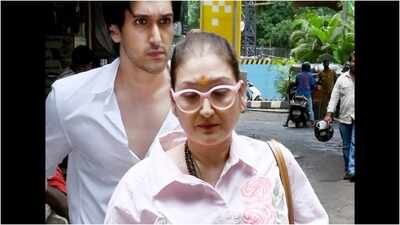 Amid divorce buzz, Sunita Ahuja visits family court with son Yashvardhan, gives cryptic reply to paps — Watch