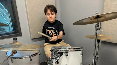 19-year-old Marcus Klepacki learned to play an acoustic drum kit with one arm Meet Marcus Klepacki, the 19-year-old Phoenix musician who learned to play an acoustic drum kit with one arm and is now debuting his own band