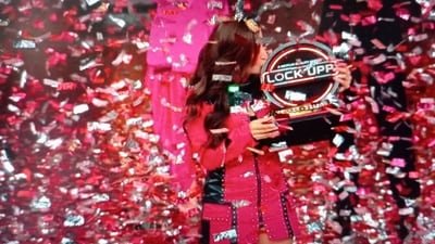 Shreya Kalra lifts the trophy of Lock Upp season 2.