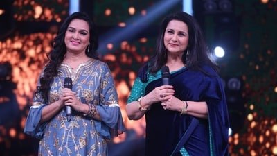 Poonam Dhillon and Padmini Kolhapure.