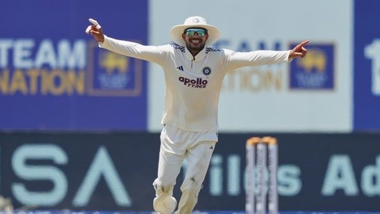 IND vs SL LIVE SCORE, 2nd Test: Shubman Gill celebrates the dismissal of Niroshan Dickwella.