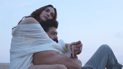 Kiara Advani and Yash in a still from Tabaahi song from Toxic. Kiara Advani and Yash in a still from Tabaahi song from Toxic.