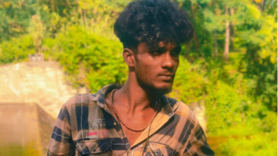 A 22-year-old labourer was murdered with weapons in Coimbatore district early Thursday. Duo murder labourer near Coimbatore, take selfies with body, post on social media