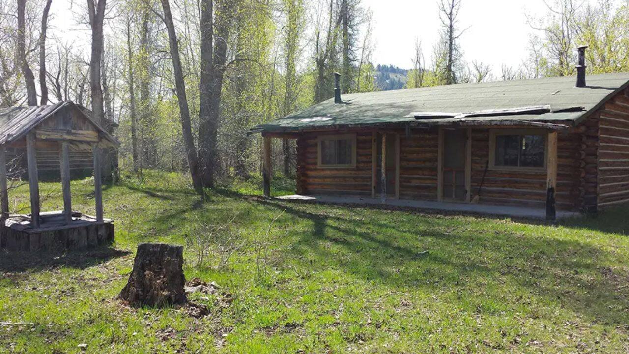 A 4 Lazy F sleeping cabin