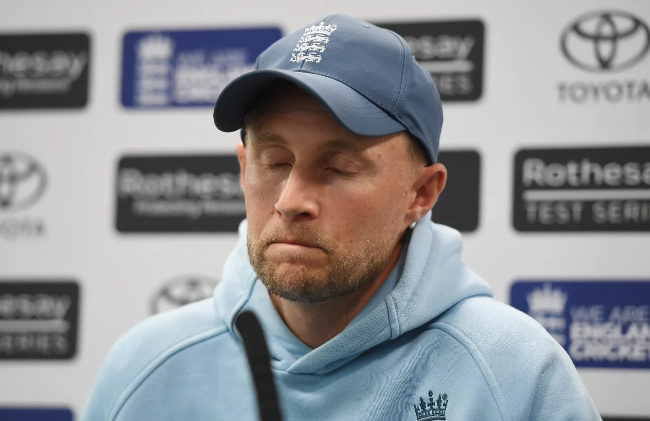 Root lays down the law for his team in the aftermath of the Brydon Carse incident