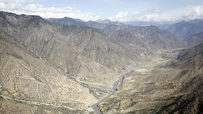 Earthquake hits Afghanistan near Pak border 4.9-magnitude earthquake hits Afghanistan near Hindu Kush