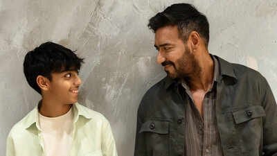 Ajay Devgn visits Trimbakeshwar temple holding son Yug's hand during Sawan amid tight security as fans gather outside Ajay Devgn visits Trimbakeshwar temple holding son Yug's hand during Sawan amid tight security as fans gather outside