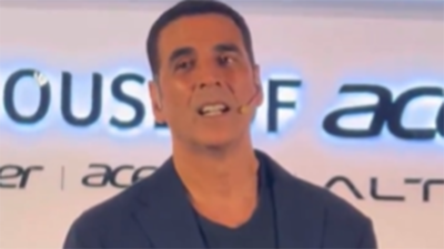 Akshay Kumar’s hilarious reaction to journalist’s pan masala ad question goes viral, actor laughs after ‘Sab kesar bech rahe hain’ remark