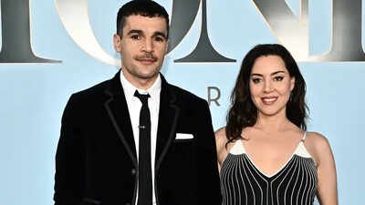 Pic: AP Aubrey Plaza welcomes baby girl with partner Christopher Abbott; makes first appearance with baby - PICS