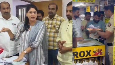 Authorities seized numerous printed Special Intensive Revision forms from the premises 3,400 SIR forms found at Navi Mumbai photocopy shop; 5 BLOs suspended as Sena (UBT)-BJP clash