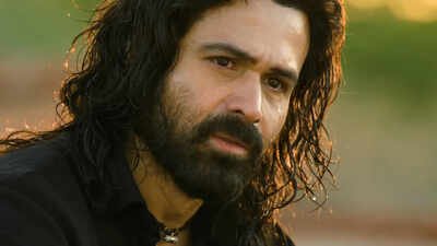 'Awarapan 2' box office collection Day 9: Emraan Hashmi and Disha Patani starrer surpasses Rs 180 crore mark worldwide amid 'Batwara 1947' clash 'Awarapan 2' box office collection Day 9: Emraan Hashmi and Disha Patani starrer surpasses Rs 180 crore mark worldwide amid 'Batwara 1947' clash