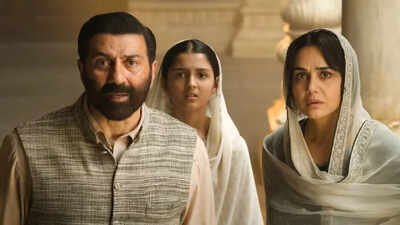 'Batwara 1947' box office collection Day 1: Sunny Deol and Preity Zinta's partition drama lags behind 'Awarapan 2'; earns 5.75 crore in India 'Batwara 1947' box office collection Day 1: Sunny Deol and Preity Zinta's partition drama lags behind Emraan Hashmi's 'Awarapan 2'; earns 5.75 crore in India