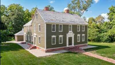 Photo credit: williampitt.com In 2024, a couple paid $399,000 for a Connecticut house partly dating to 1695; after a $1 million restoration, the home that once held Benjamin Franklin's son is listed for $1.45 million
