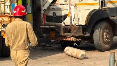 The fire department received information about the incident at 3.37 pm. Truck gas tank explodes at Delhi CNG station while refuelling, six injured in blast