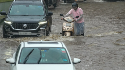 As the downpour intensified through the evening, traffic conditions worsened across several arterial roads. Rain fury grips Delhi-NCR: Waterlogging cripples Friday evening commute amid IMD's red alert