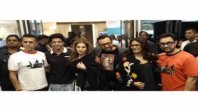 Dil Chahta Hai completes 25 years: Saif Ali Khan, Aamir Khan, Farhan Akhtar reunite to celebrate film's silver jubilee 'Dil Chahta Hai' Reunion: Saif Ali Khan, Aamir Khan, Farhan Akhtar come together to celebrate as film completes 25 years; fans ask 'where is Akshaye Kanna?'